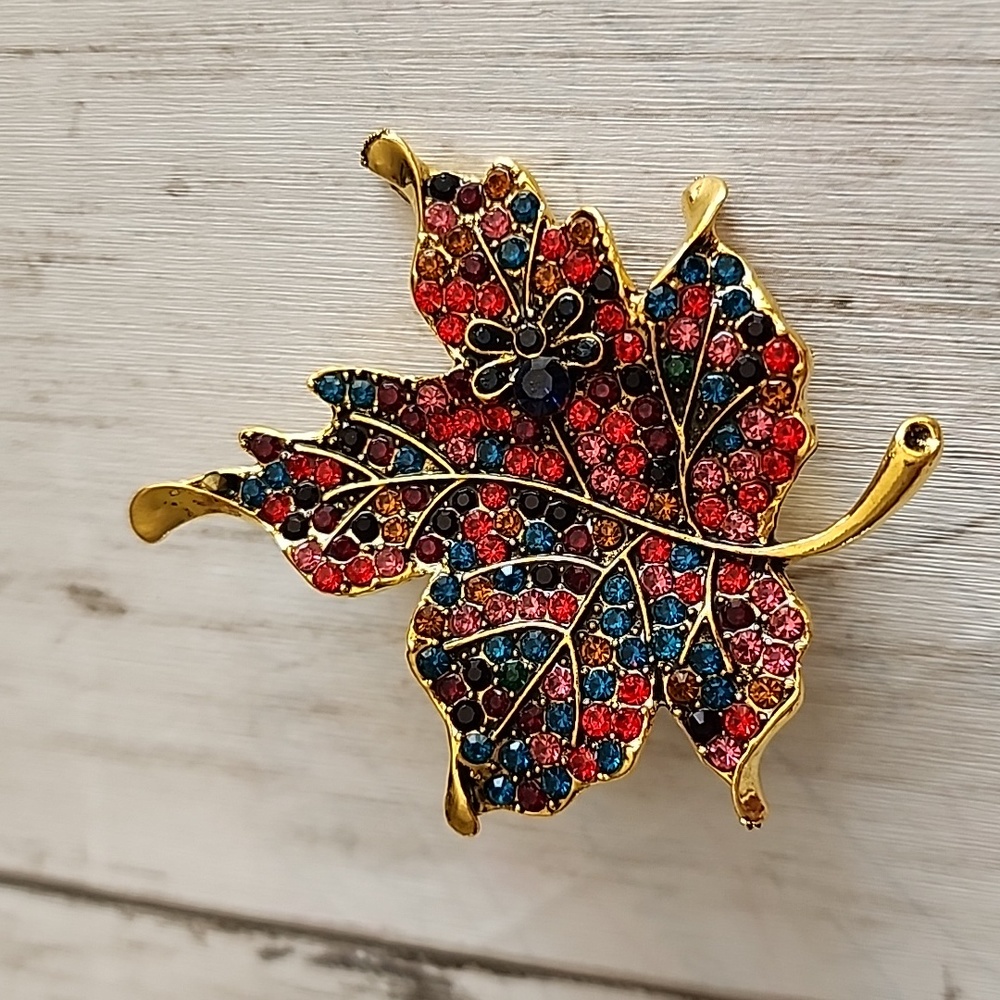Maple Leaf Fall Brooch Loaded with Simulated Rubies/Cute GEM bug